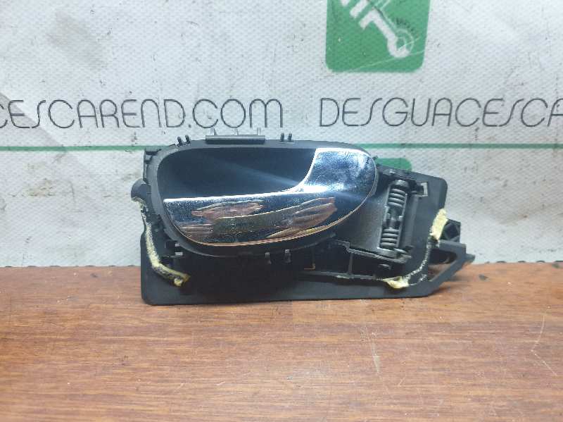 MANETA INTERIOR DELANTERA DERECHA