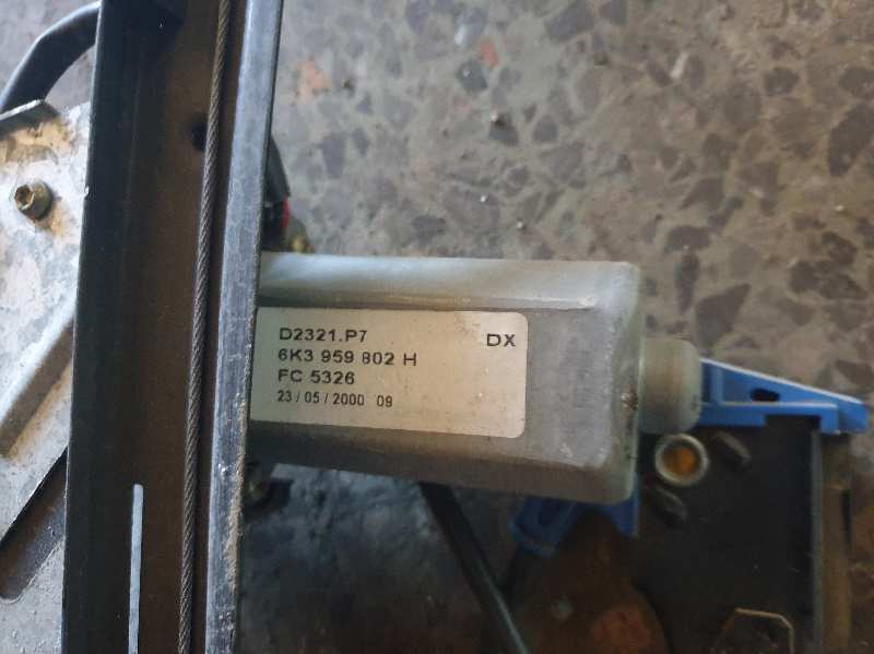 ELEVALUNAS DELANTERO DERECHO