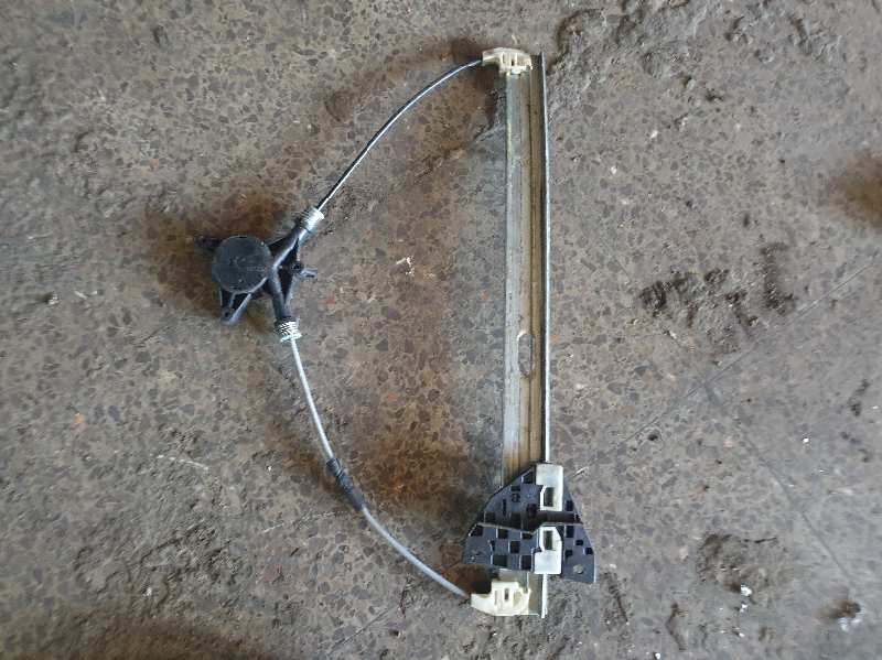 ELEVALUNAS DELANTERO DERECHO