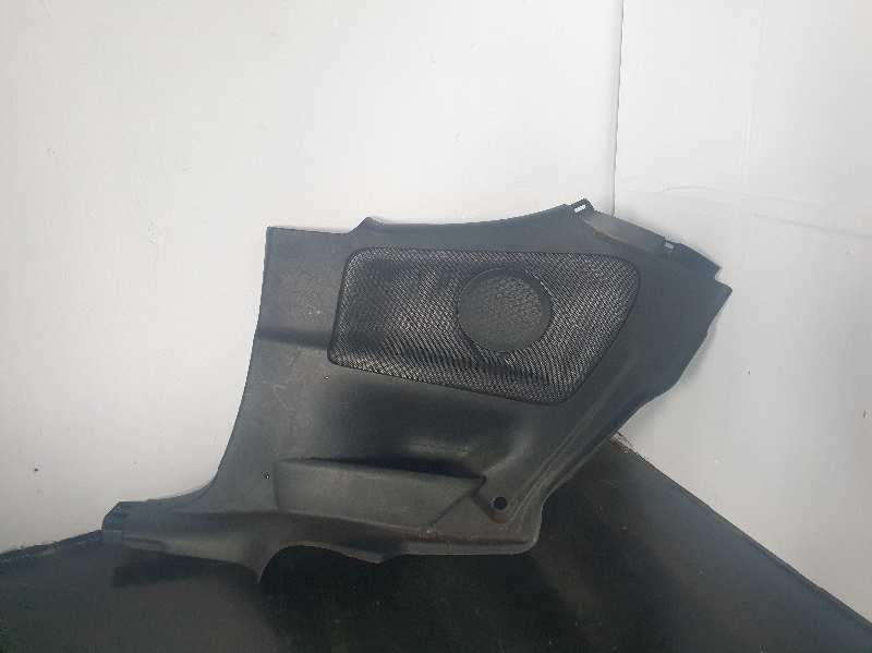 GUARNECIDO PUERTA TRASERA DERECHA