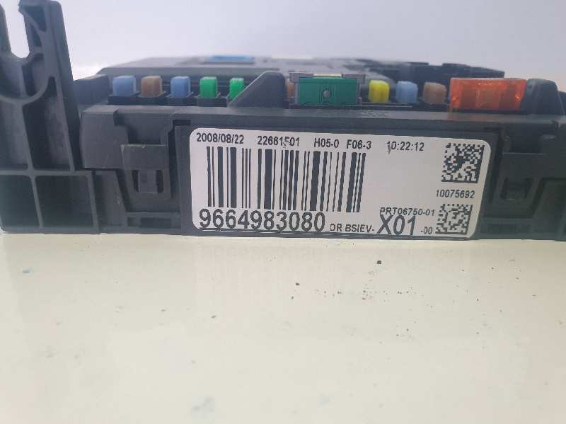 CAJA RELES / FUSIBLES