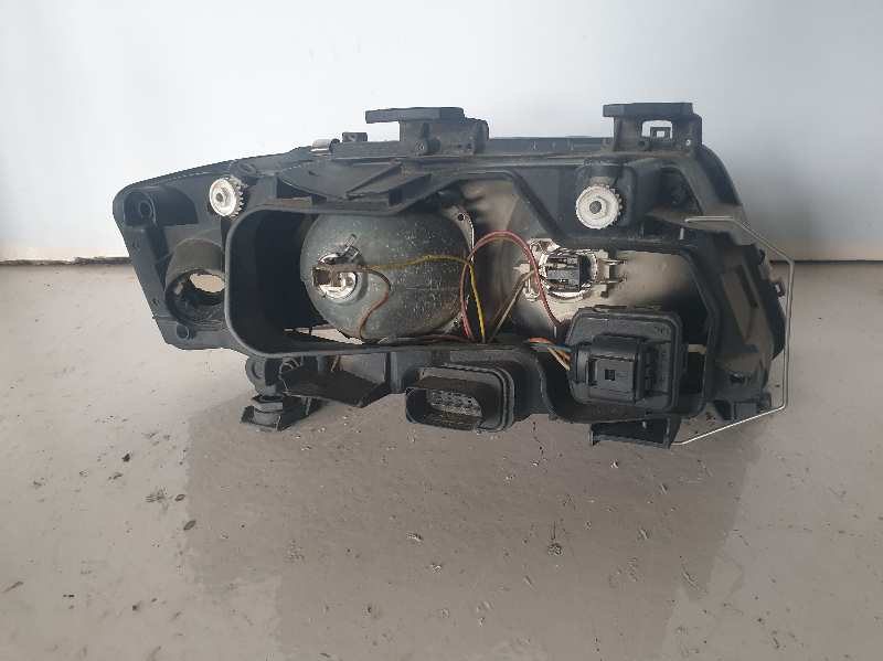 FARO IZQUIERDO AUDI A6 AVANT (4B5)