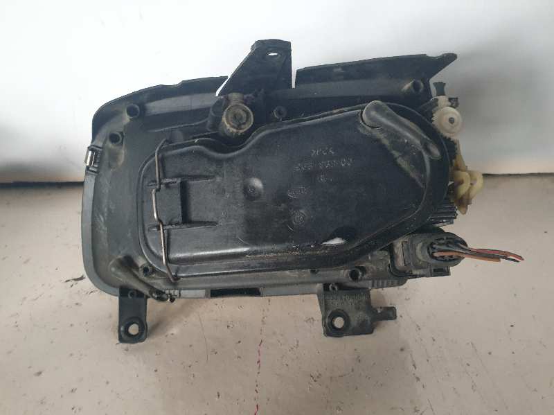 FARO DERECHO VOLKSWAGEN POLO BERLINA (6N1)