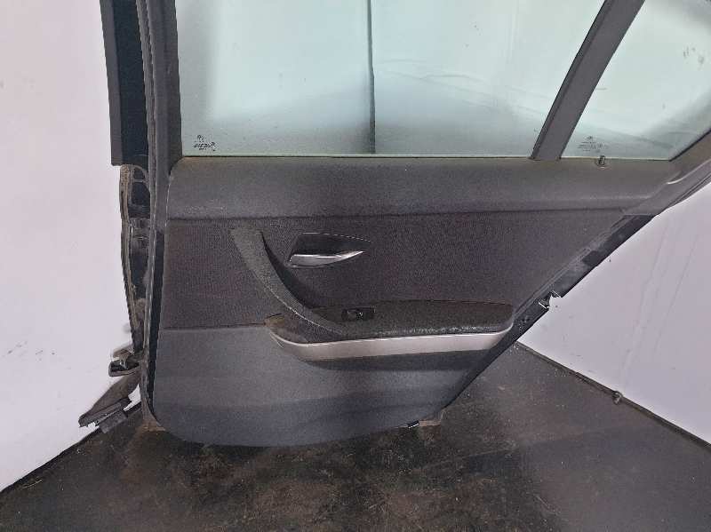 GUARNECIDO PUERTA TRASERA DERECHA