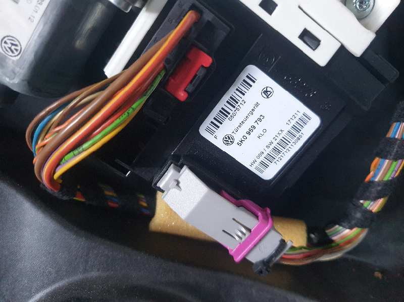 ELEVALUNAS DELANTERO IZQUIERDO