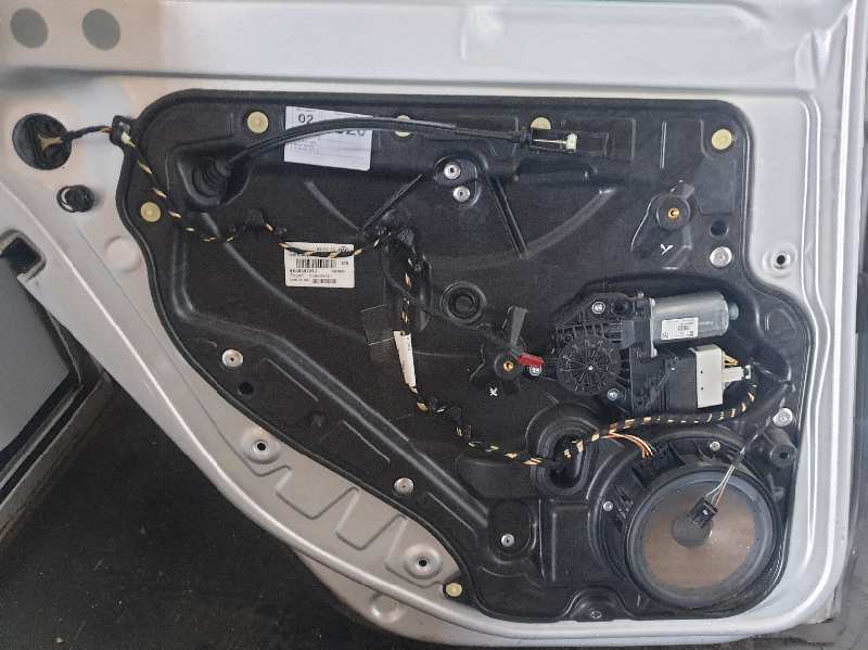 ELEVALUNAS TRASERO IZQUIERDO