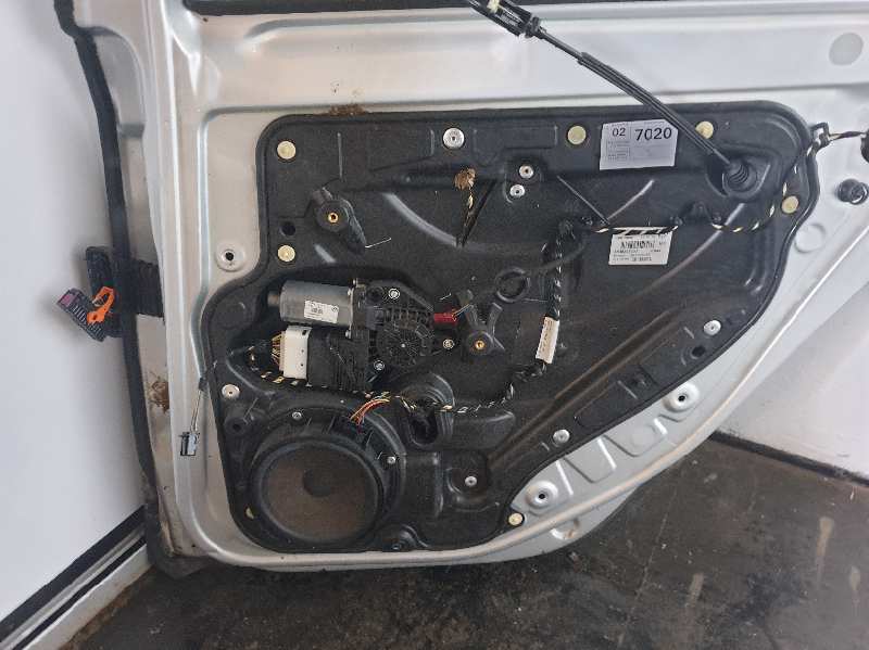 ELEVALUNAS TRASERO DERECHO