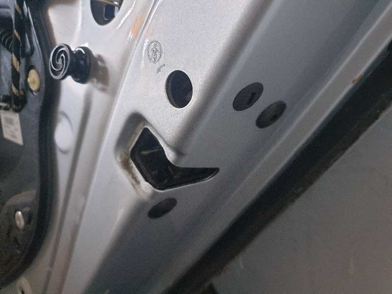 CERRADURA PUERTA TRASERA DERECHA 