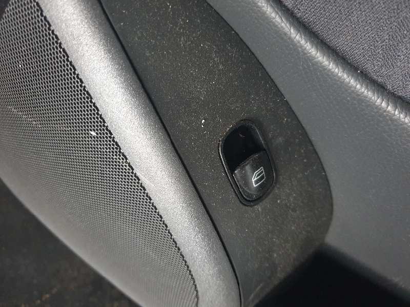 MANDO ELEVALUNAS DELANTERO DERECHO