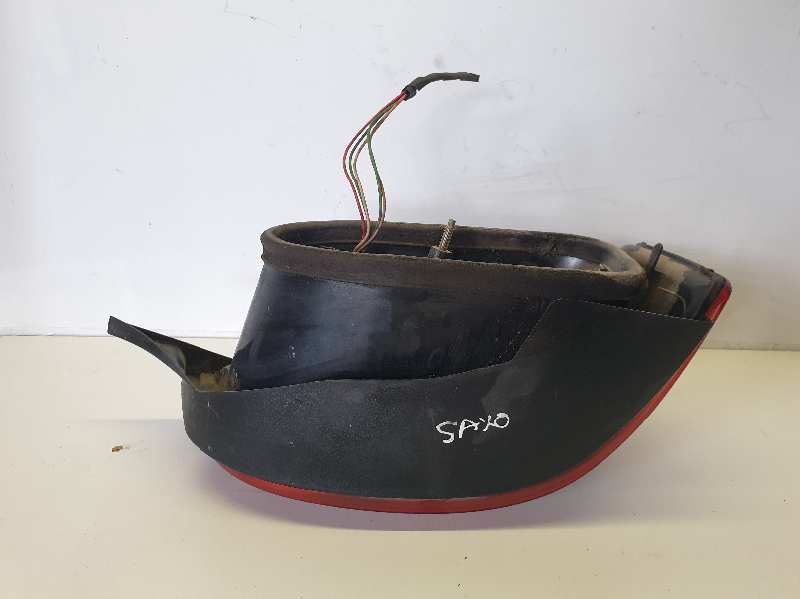 PILOTO TRASERO DERECHO CITROEN SAXO