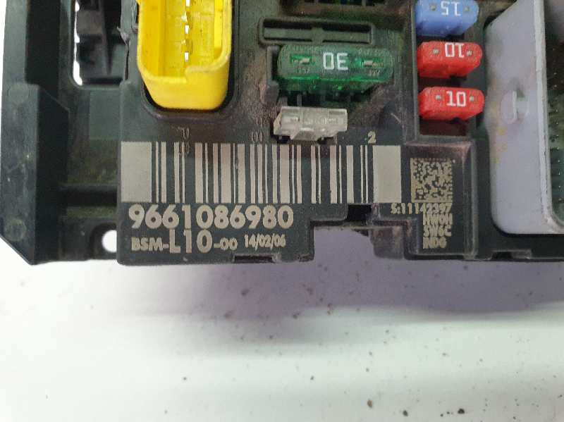 CAJA RELES / FUSIBLES