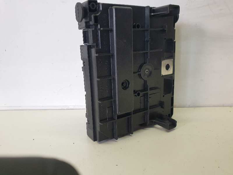 CAJA RELES / FUSIBLES