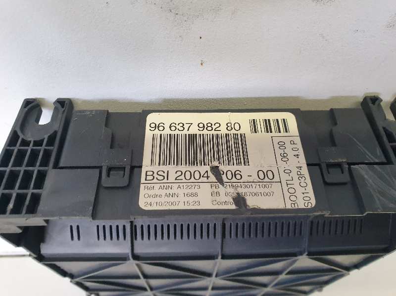 CAJA RELES / FUSIBLES