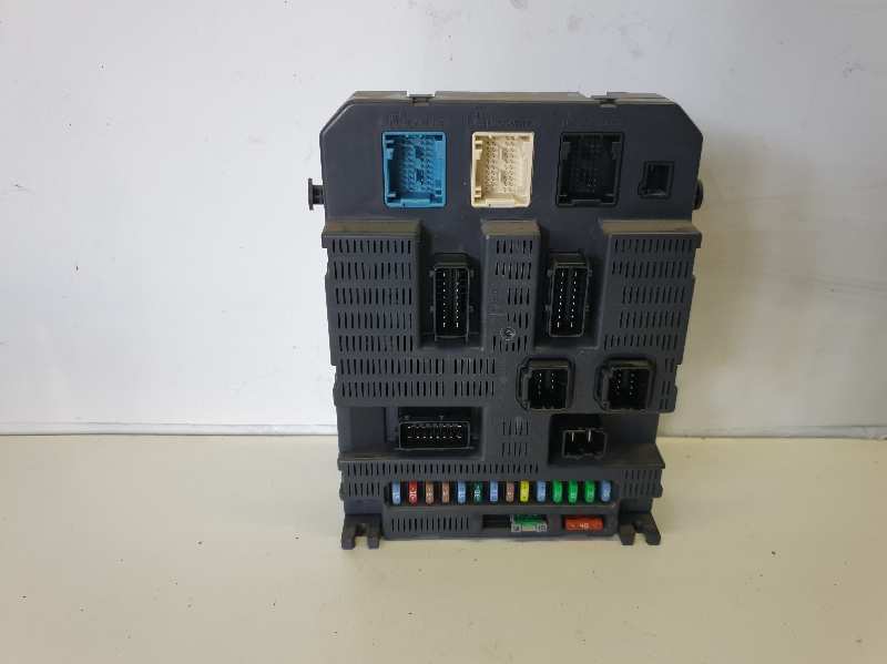 CAJA RELES / FUSIBLES