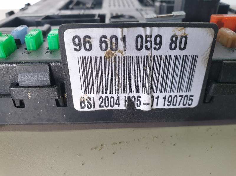 CAJA RELES / FUSIBLES