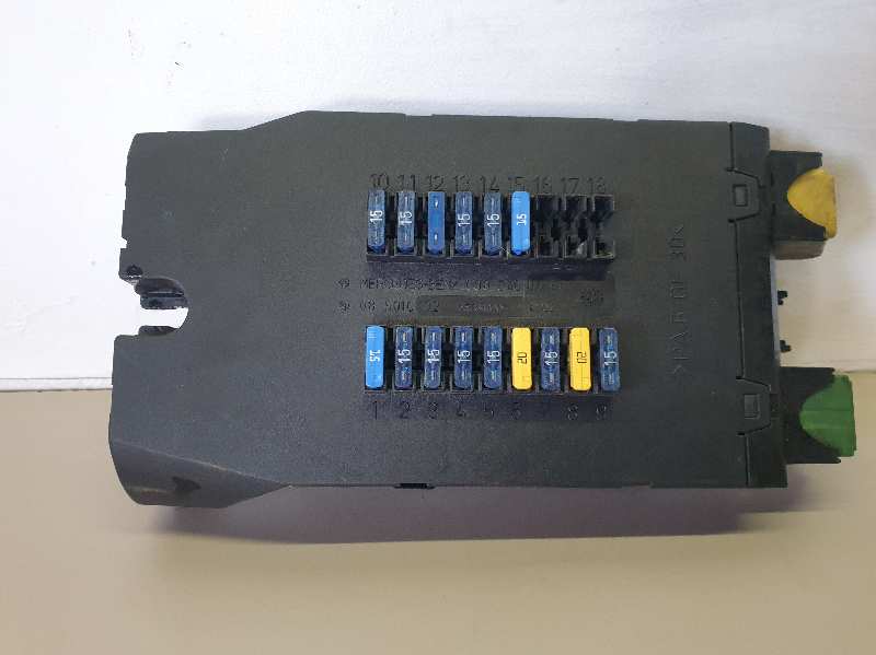 CAJA RELES / FUSIBLES