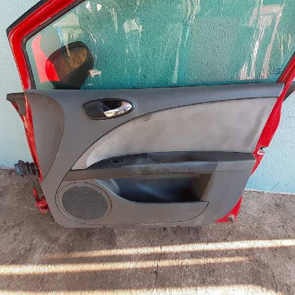 GUARNECIDO PUERTA DELANTERA DERECHA