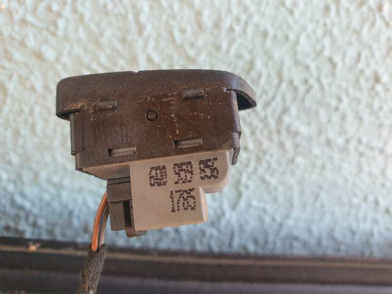 MANDO ELEVALUNAS DELANTERO DERECHO