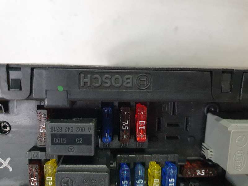 CAJA RELES / FUSIBLES