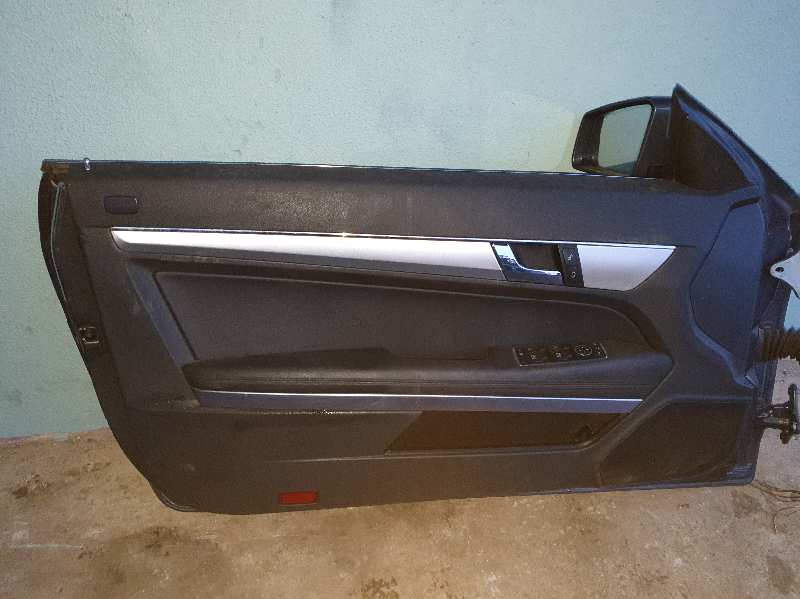 GUARNECIDO PUERTA DELANTERA IZQUIERDA