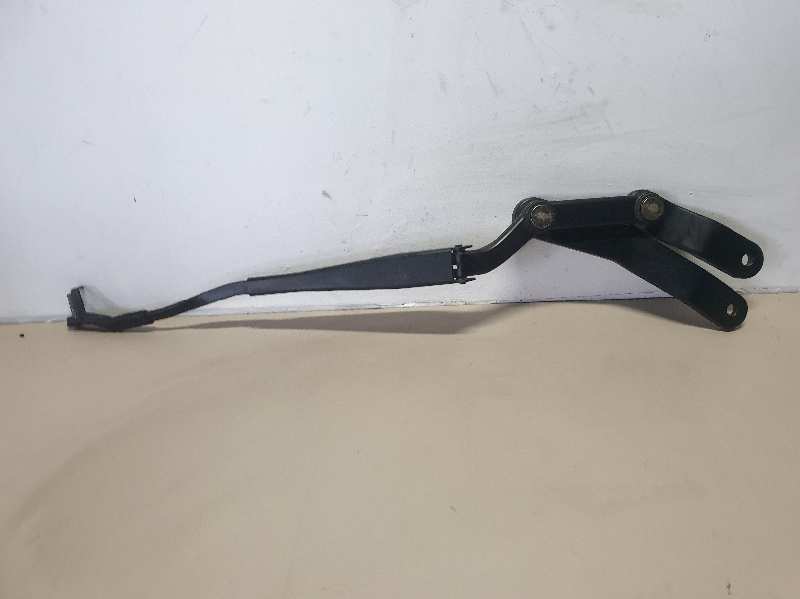 BRAZO LIMPIA DELANTERO DERECHO