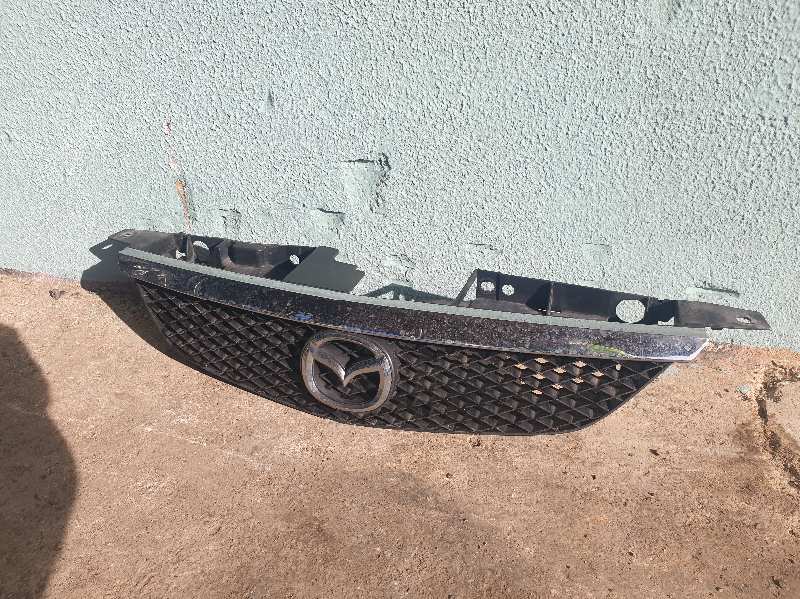 REJILLA DELANTERA MAZDA 323 BERLINA F/S (BJ)