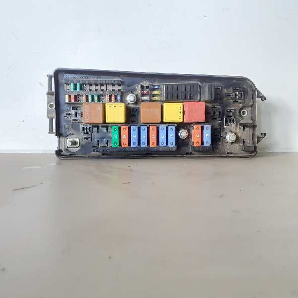 CAJA RELES / FUSIBLES