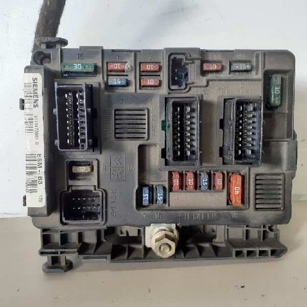 CAJA RELES / FUSIBLES