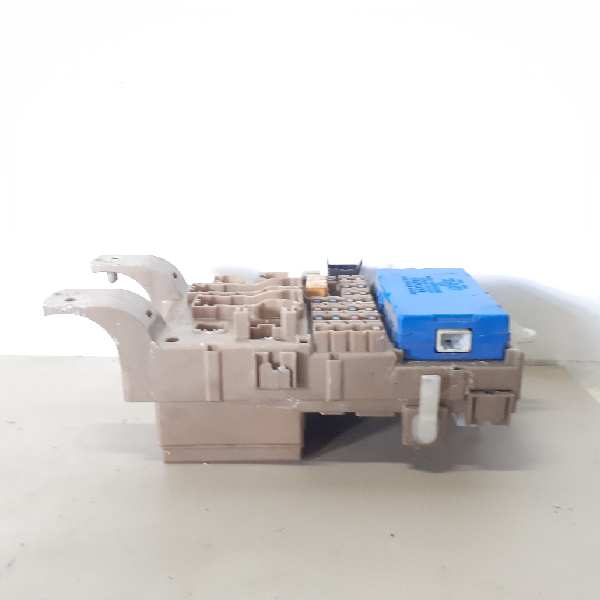 CAJA RELES / FUSIBLES