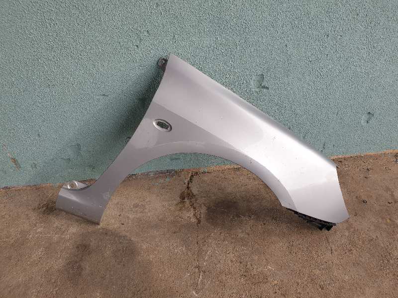 ALETA DELANTERA DERECHA