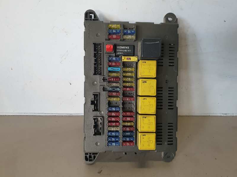 CAJA RELES / FUSIBLES