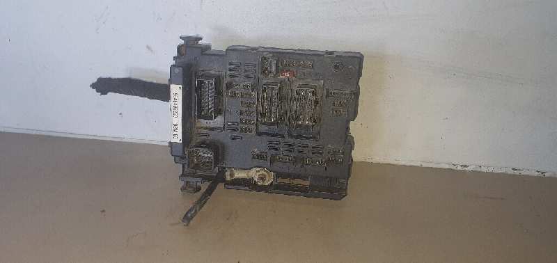 CAJA RELES / FUSIBLES