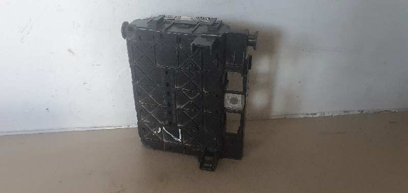 CAJA RELES / FUSIBLES