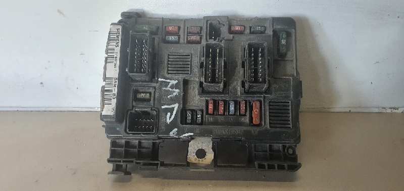 CAJA RELES / FUSIBLES