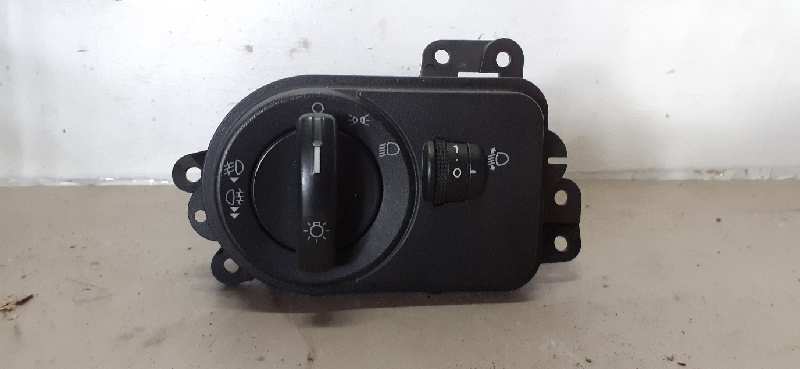 13A024 MANDO LUCES FORD FOCUS LIM. (CB4)