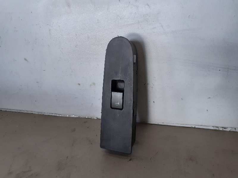 MANDO ELEVALUNAS DELANTERO DERECHO