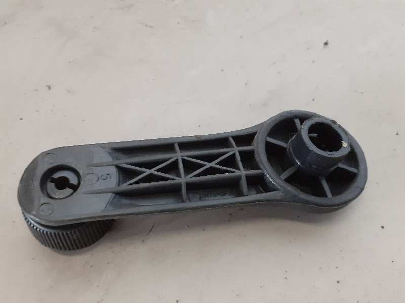 MANETA ELEVALUNAS TRASERA DERECHA