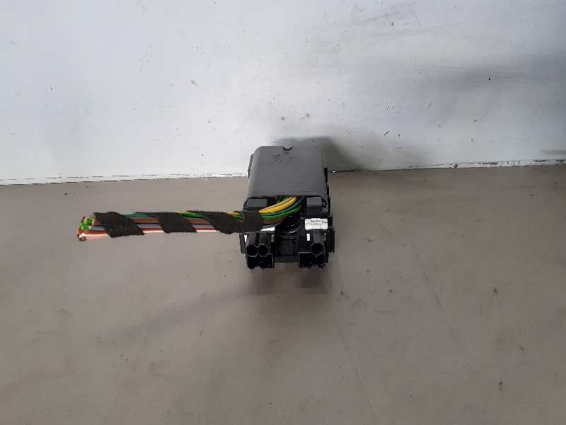 CAJA RELES / FUSIBLES