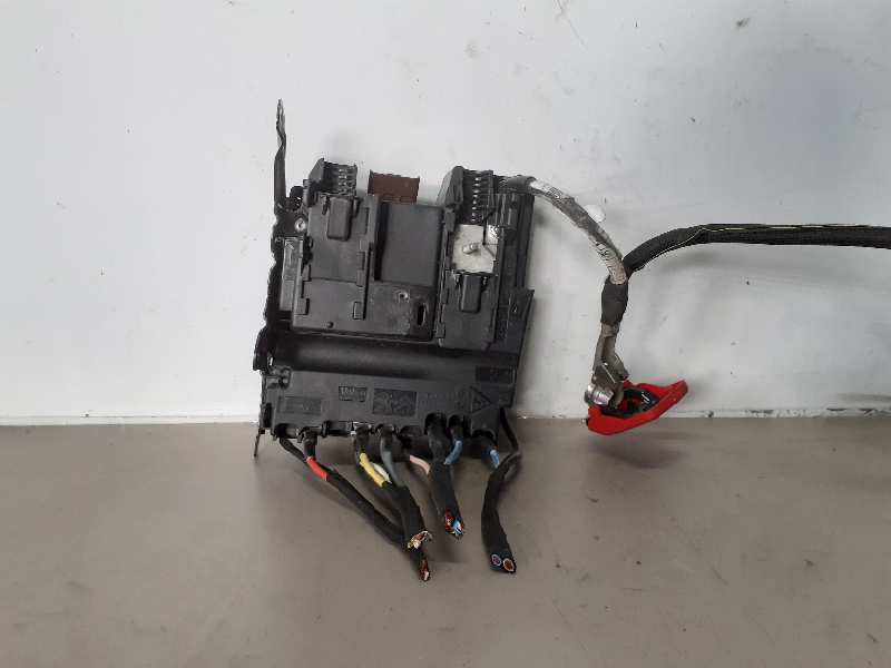 CAJA RELES / FUSIBLES