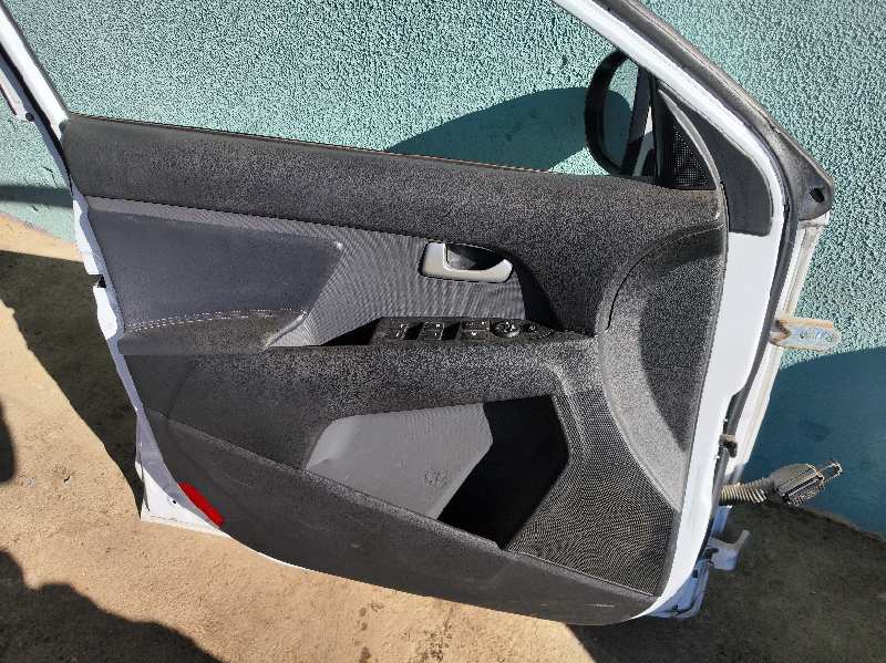 GUARNECIDO PUERTA DELANTERA IZQUIERDA