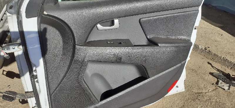 GUARNECIDO PUERTA DELANTERA DERECHA