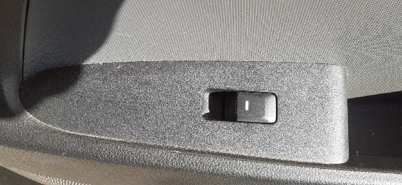 MANDO ELEVALUNAS TRASERO DERECHO