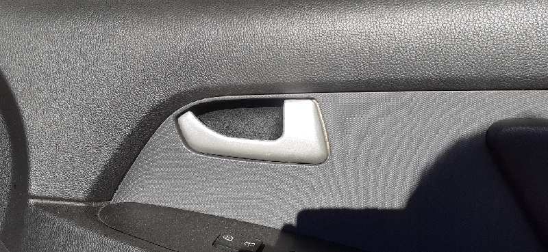 MANETA INTERIOR DELANTERA DERECHA