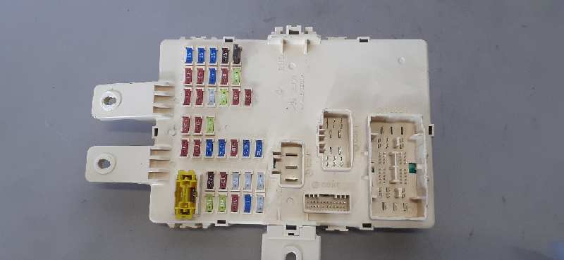 CAJA RELES / FUSIBLES