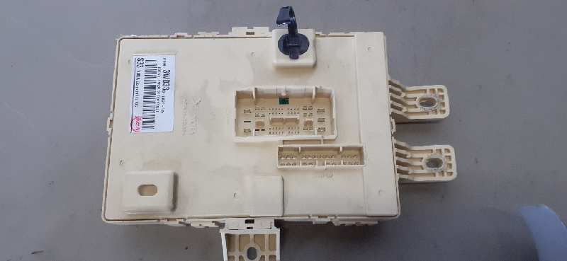 CAJA RELES / FUSIBLES