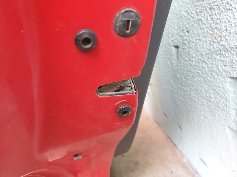 CERRADURA PUERTA TRASERA IZQUIERDA 