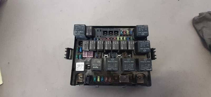 CAJA RELES / FUSIBLES