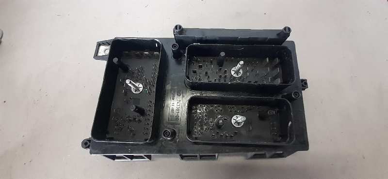 CAJA RELES / FUSIBLES