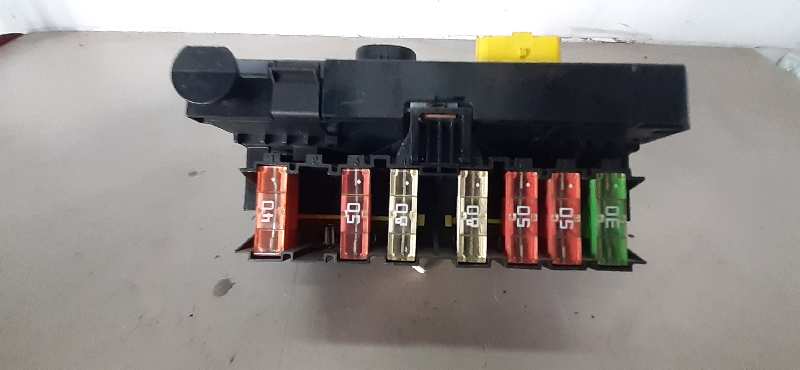 CAJA RELES / FUSIBLES