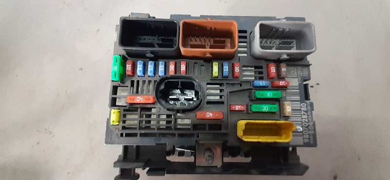 CAJA RELES / FUSIBLES